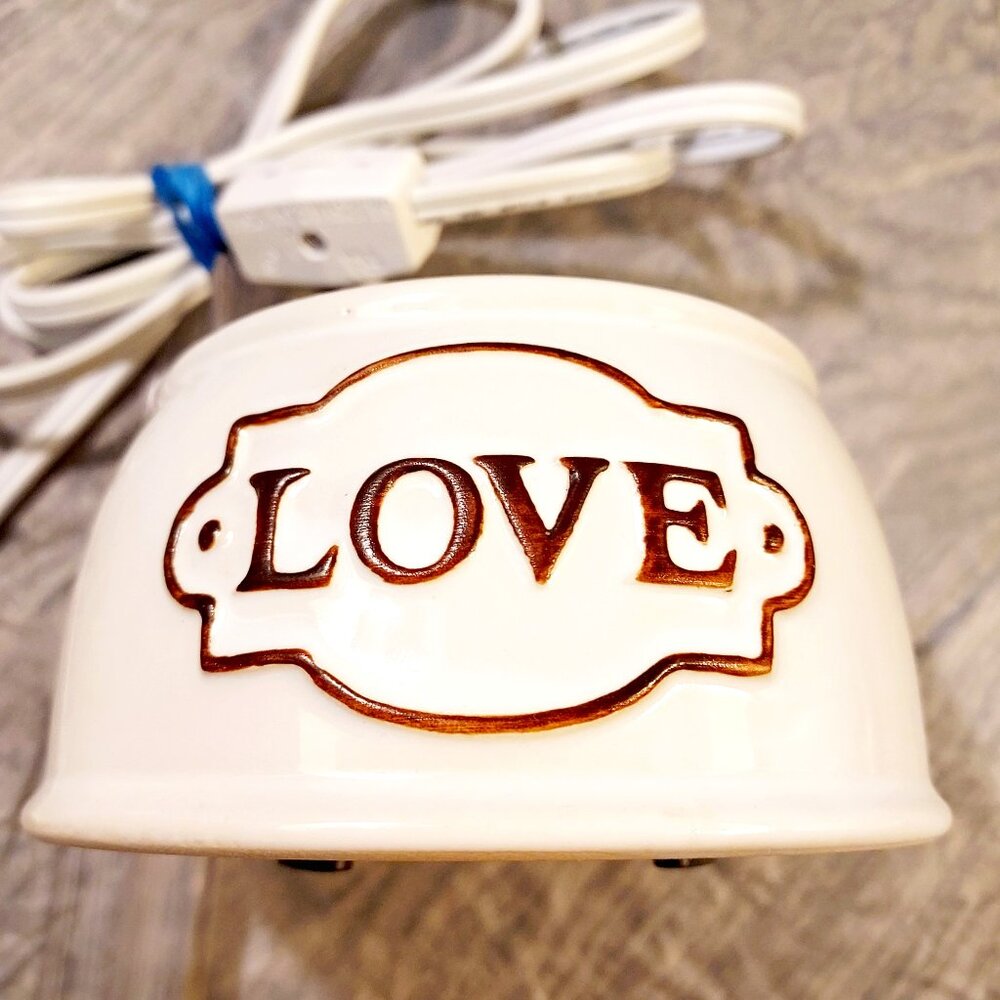 Scentsy  Warmer LOVE Wax ELEMENT Farmhouse Style Retired White / Brown Base Only